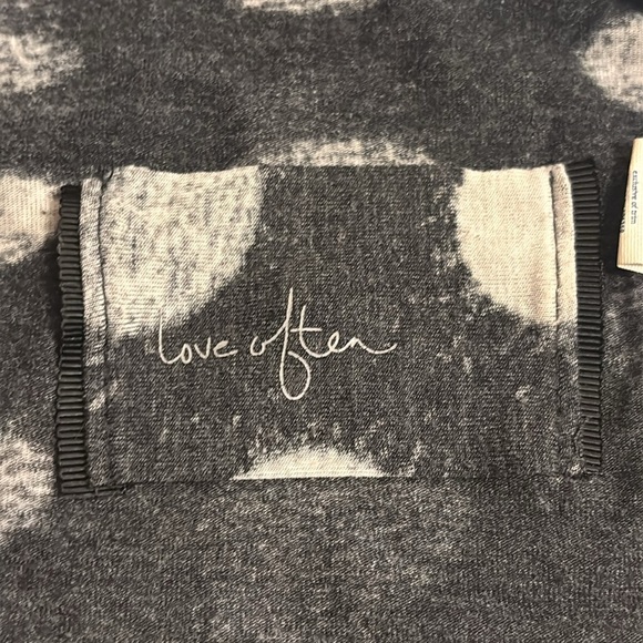 Lululemon Black and White Polkadot Infinity Scarf - Picture 4 of 4